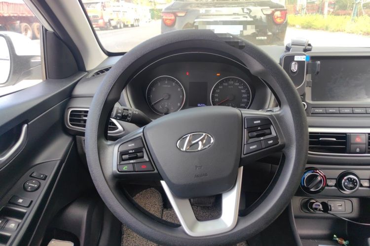 Used Hyundai Celesta 2017 1.6L Automatic Enjoyment Version GLS Steering Wheel