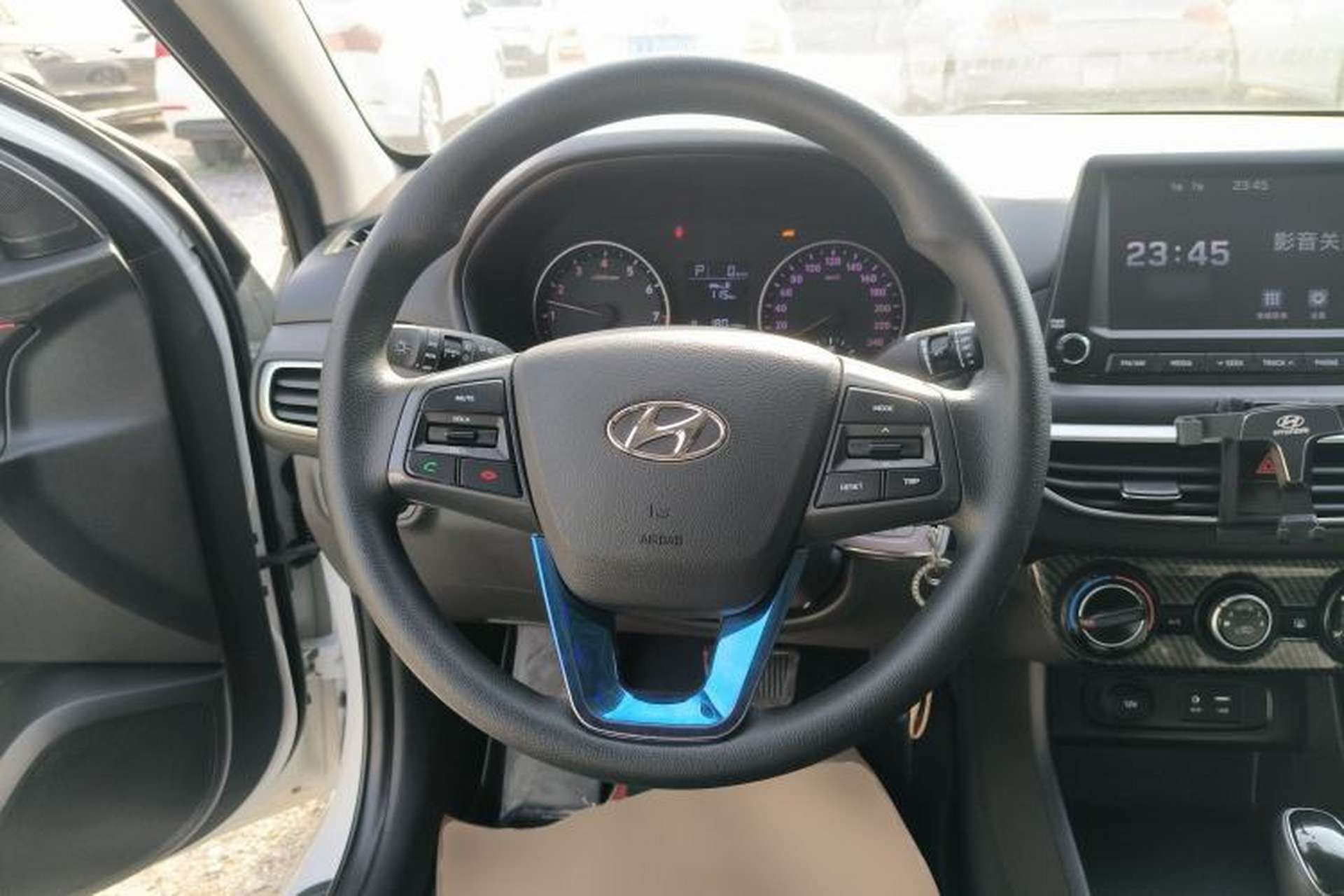 Used Hyundai Celesta 2017 1.6L Automatic Enjoyment Version GLS Steering Wheel