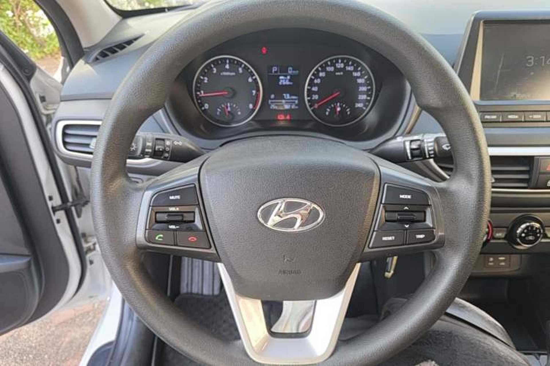Used Hyundai Celesta 2017 1.6L Automatic Enjoyment Version GLS Steering Wheel