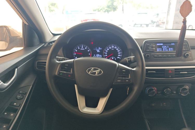Used Hyundai Celesta 2017 1.6L Manual Enjoyment Edition GLS Steering Wheel
