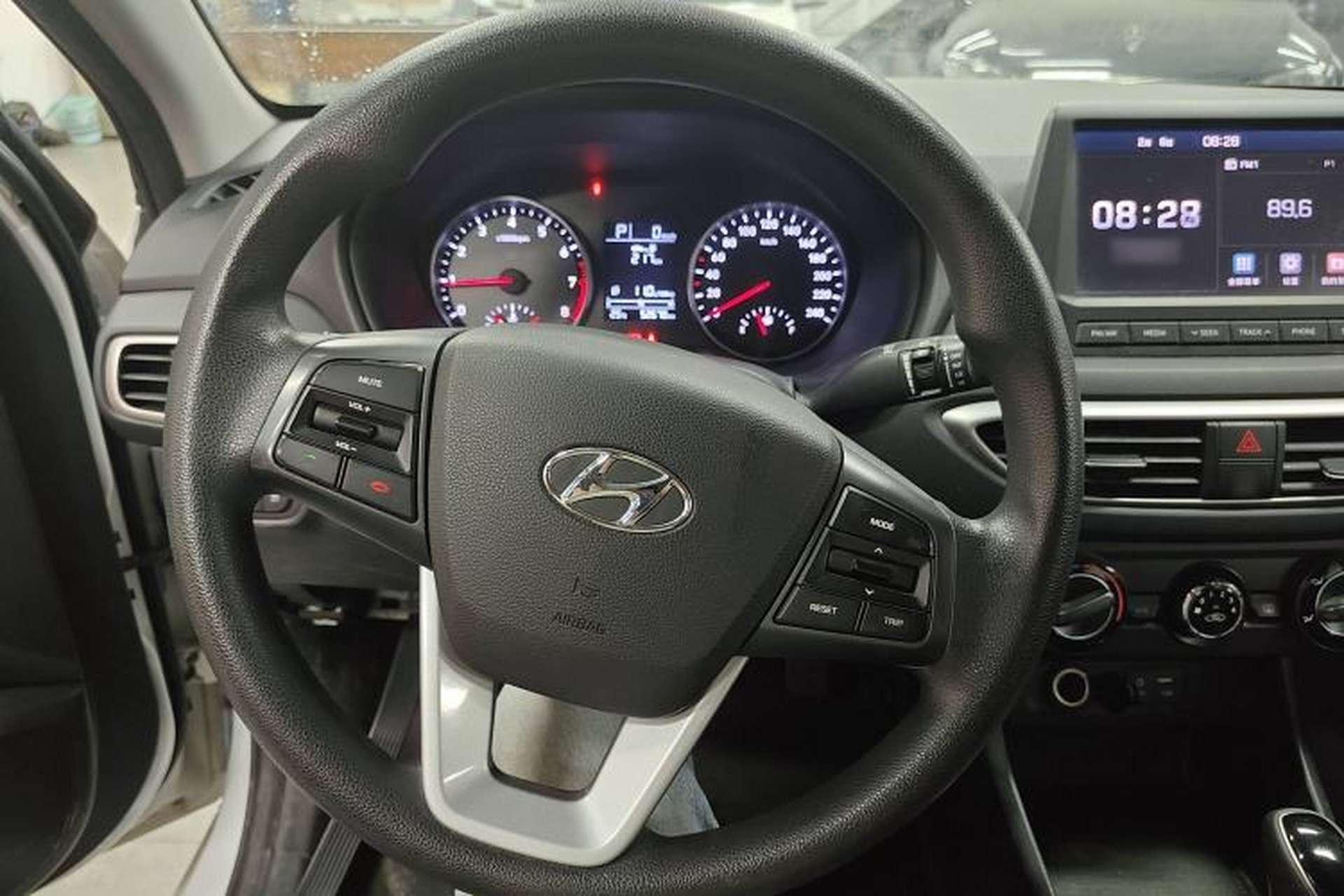 Used Hyundai Celesta 2017 1.6L Automatic Enjoyment Version GLS Steering Wheel