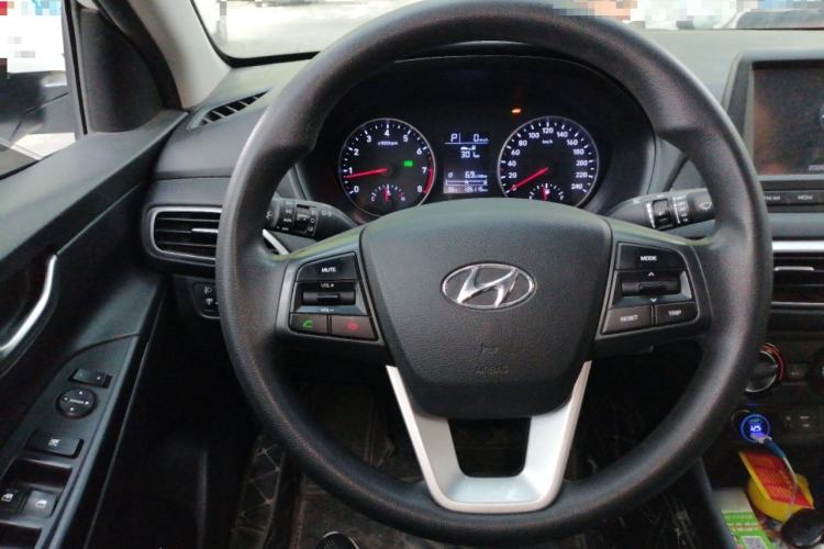 Used Hyundai Celesta 2017 1.6L Automatic Enjoyment Version GLS Steering Wheel
