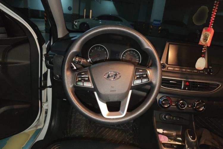 Used Hyundai Celesta 2017 1.6L Automatic Enjoyment Version GLS Steering Wheel
