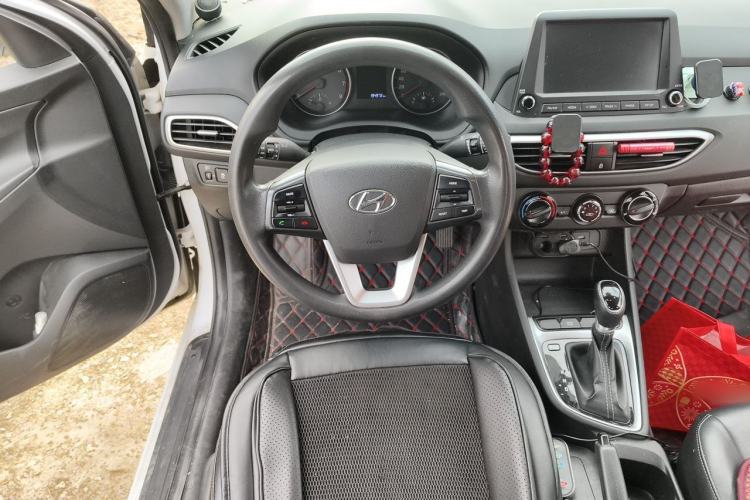Used Hyundai Celesta 2017 1.6L Automatic Enjoyment Version GLS Steering Wheel