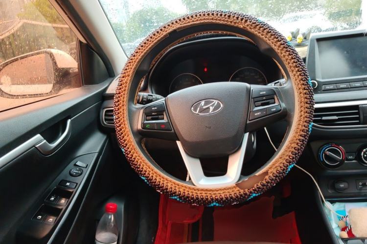 Used Hyundai Celesta 2017 1.6L Automatic Enjoyment Version GLS Steering Wheel