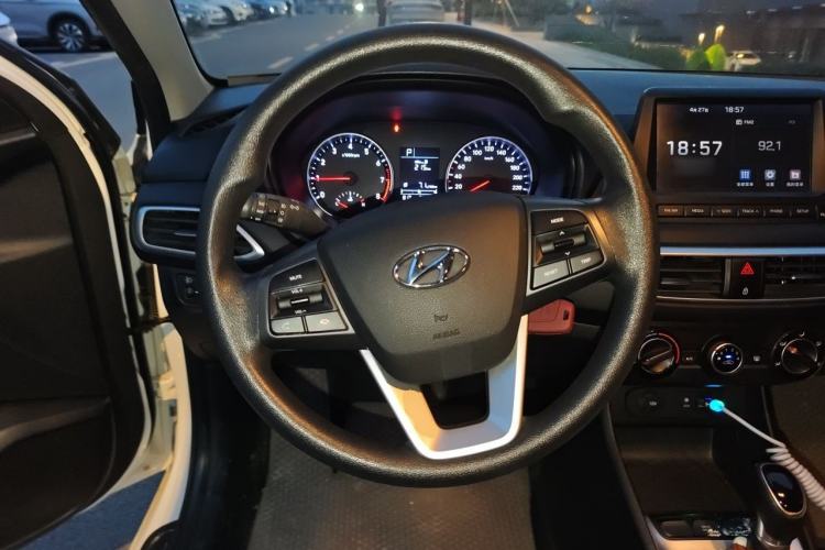 Used Hyundai Celesta 2017 1.6L Automatic Enjoyment Version GLS Steering Wheel