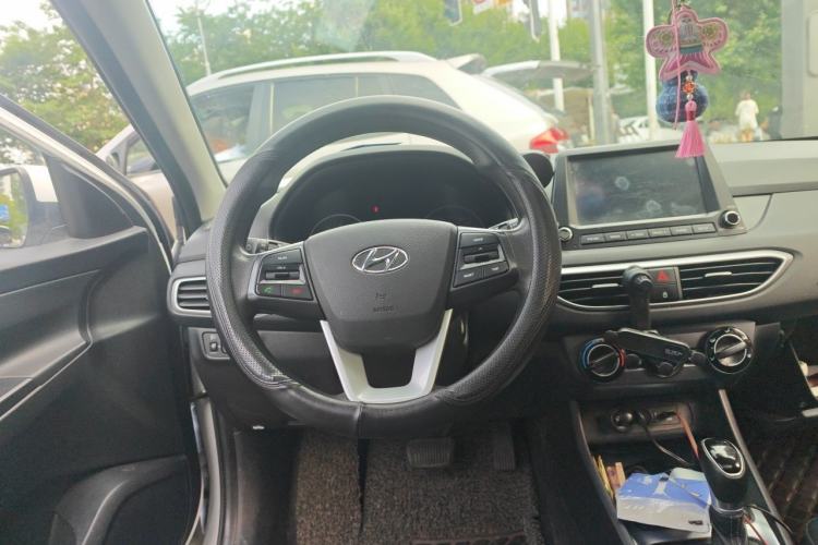 Used Hyundai Celesta 2017 1.6L Automatic Enjoyment Version GLS Steering Wheel