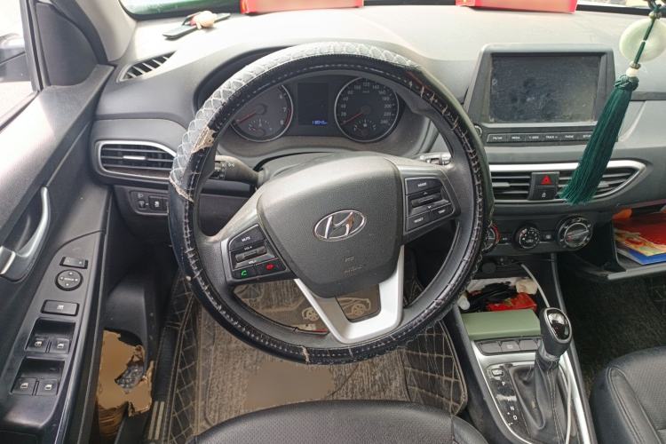 Used Hyundai Celesta 2017 1.6L Automatic Enjoyment Version GLS Steering Wheel