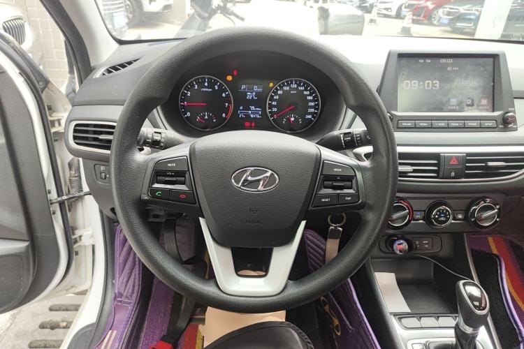 Used Hyundai Celesta 2017 1.6L Automatic Enjoyment Version GLS Steering Wheel