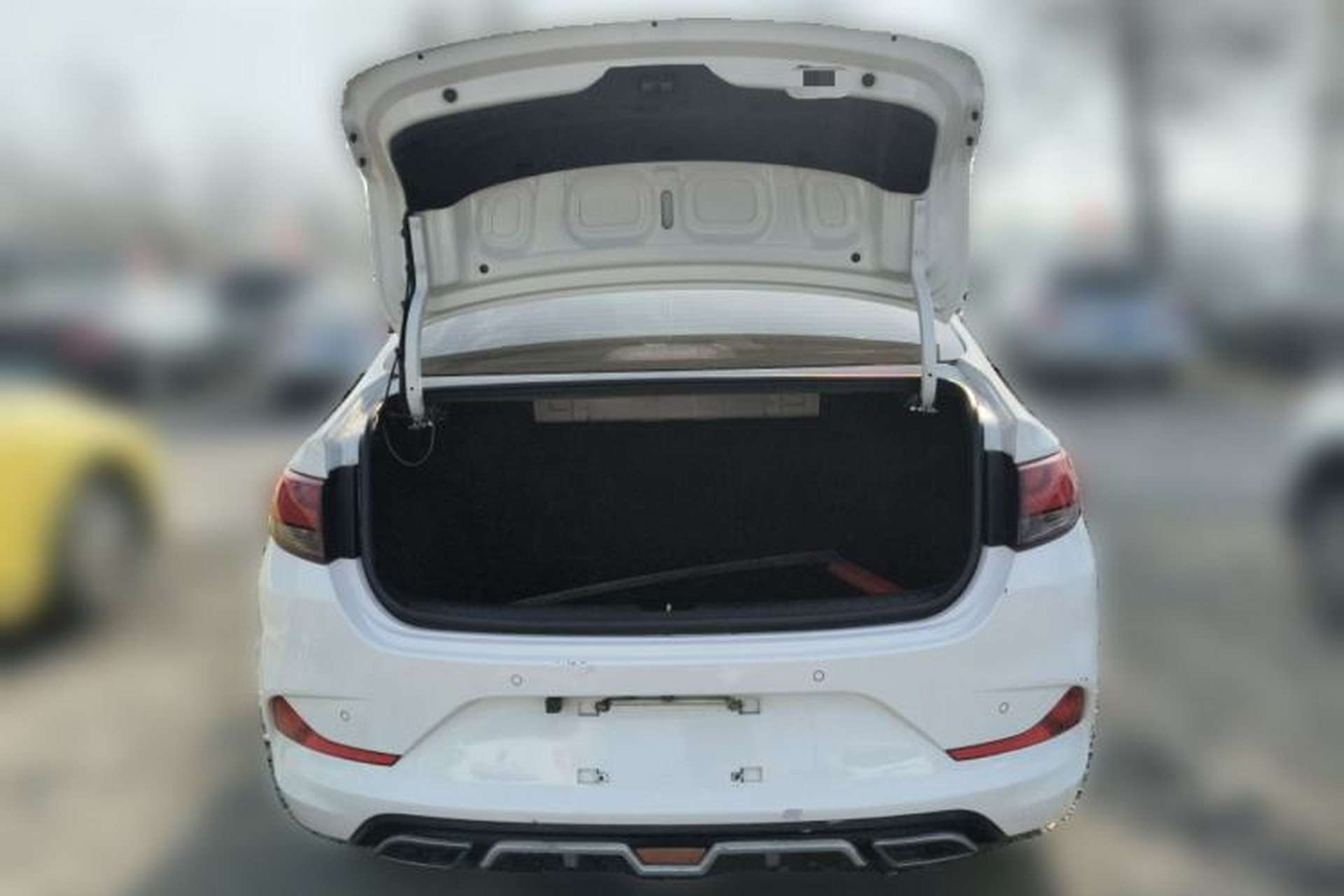 Used Hyundai Celesta 2017 1.6L Automatic Enjoyment Version GLS Trunk