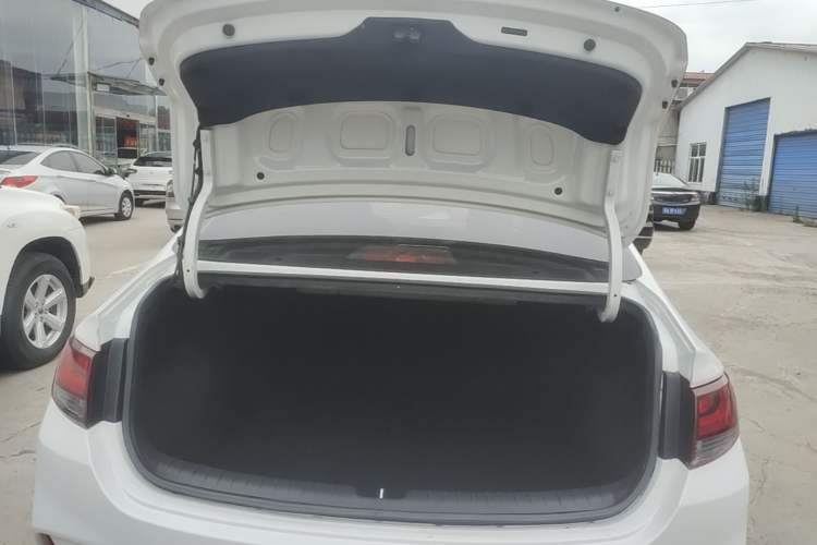 Used Hyundai Celesta 2017 1.6L Manual Enjoyment Edition GLS Trunk