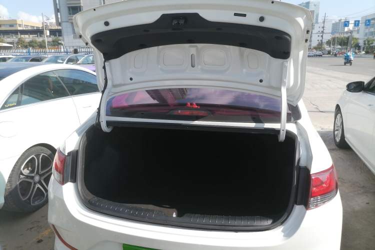 Used Hyundai Celesta 2017 1.6L Automatic Enjoyment Version GLS Trunk