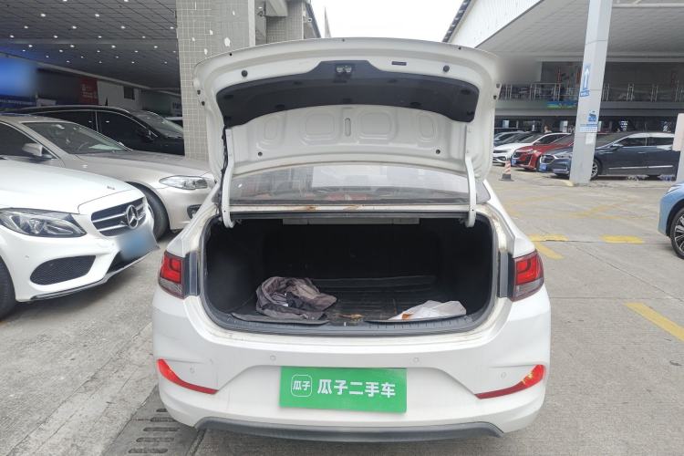 Used Hyundai Celesta 2017 1.6L Automatic Enjoyment Version GLS Trunk