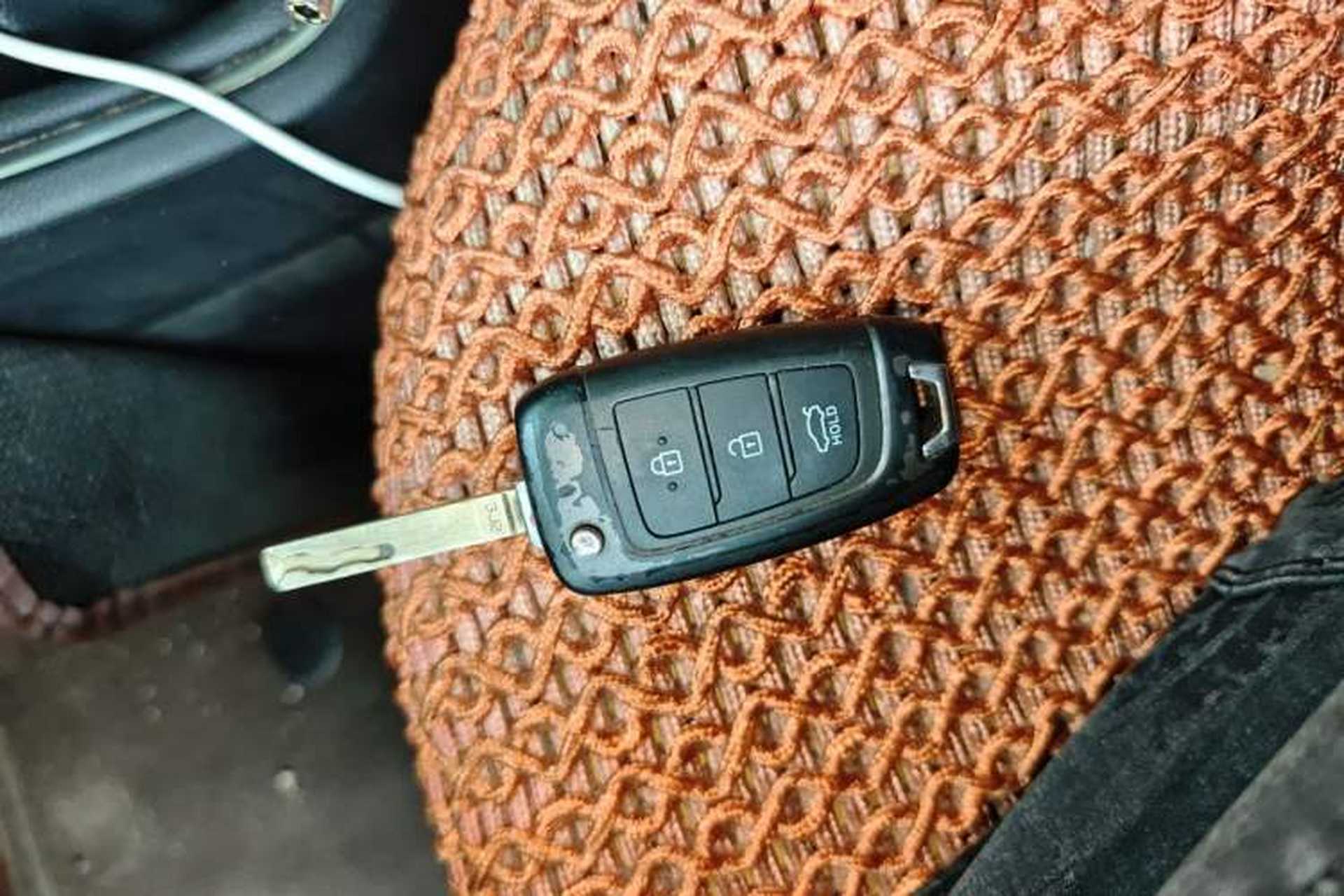 Used Hyundai Celesta 2017 1.6L Manual Enjoyment Edition GLS Vehicle Key