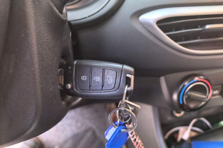 Used Hyundai Celesta 2017 1.6L Manual GL Delight Edition Vehicle Key