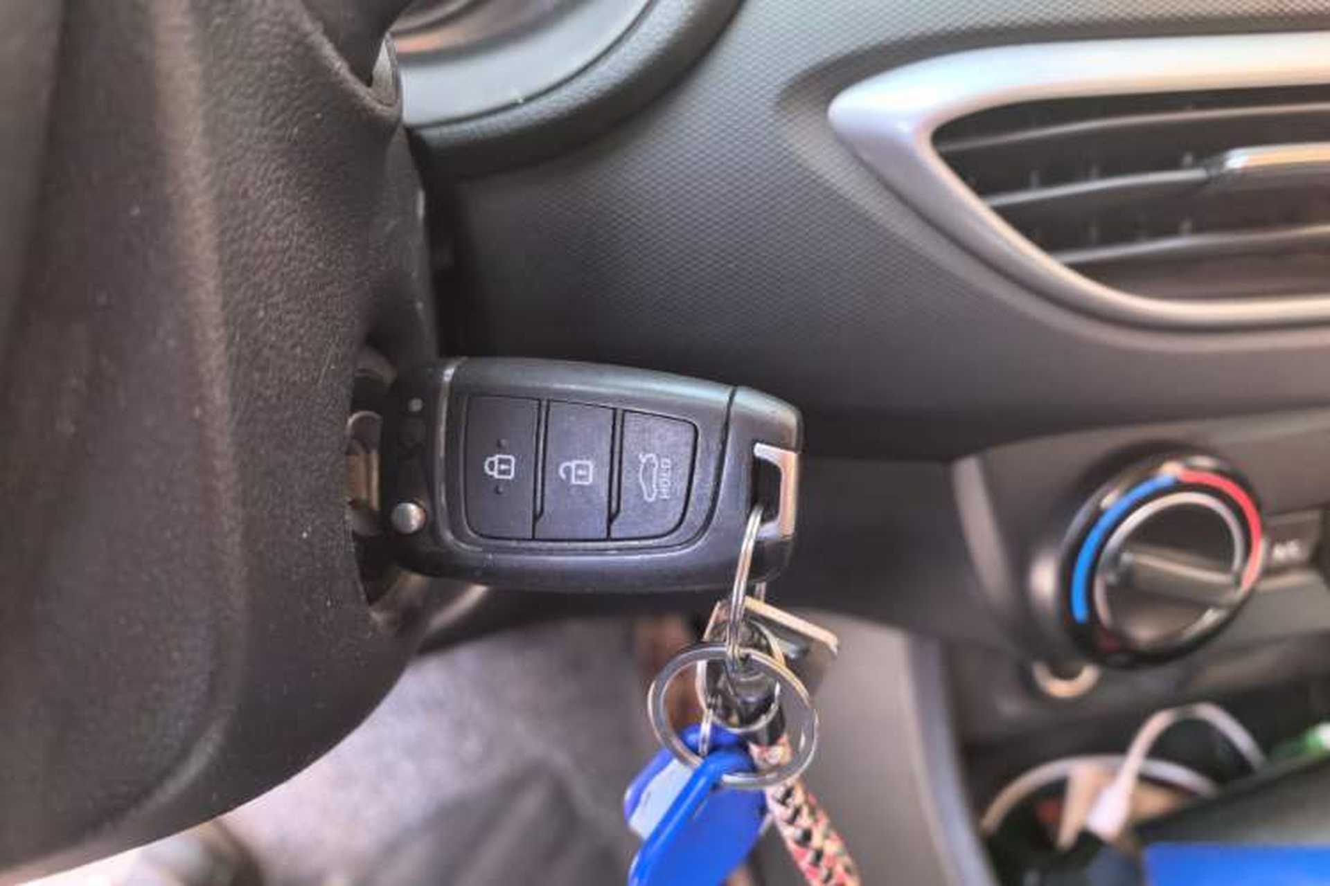 Used Hyundai Celesta 2017 1.6L Manual GL Delight Edition Vehicle Key