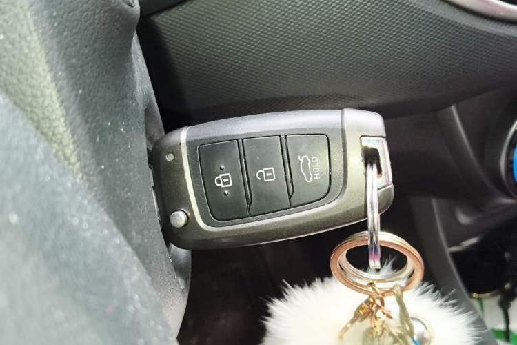 Used Hyundai Celesta 2017 1.6L Manual Enjoyment Edition GLS Vehicle Key
