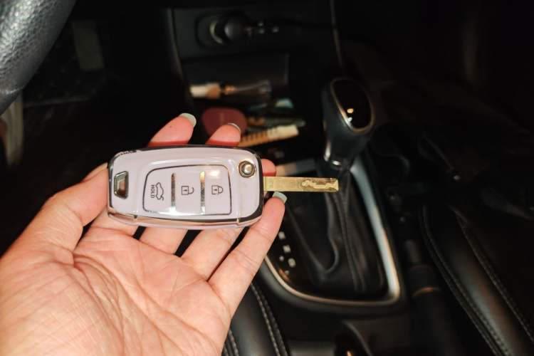 Used Hyundai Celesta 2017 1.6L Automatic Enjoyment Version GLS Vehicle Key