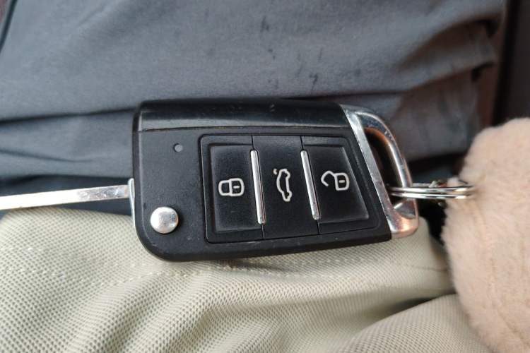 Used Hyundai Celesta 2017 1.6L Automatic Enjoyment Version GLS Vehicle Key