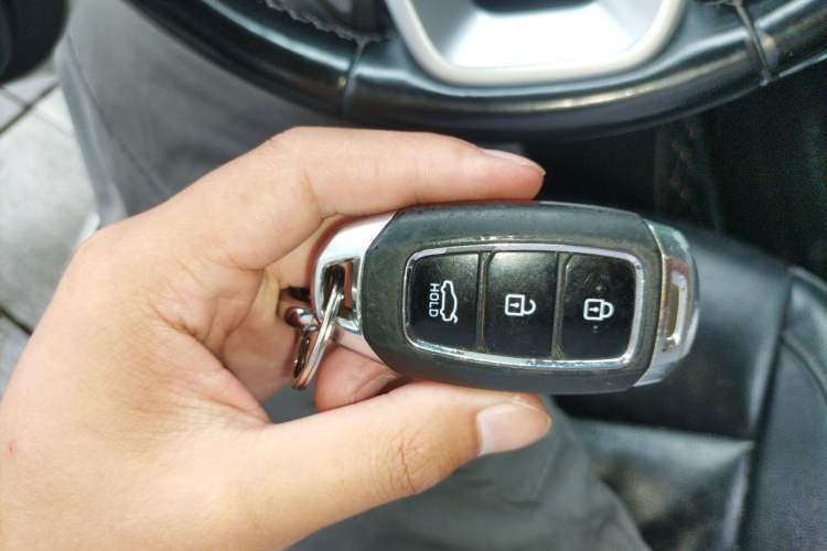 Used Hyundai Celesta 2017 1.6L Automatic Yueshin Edition DLX Vehicle Key