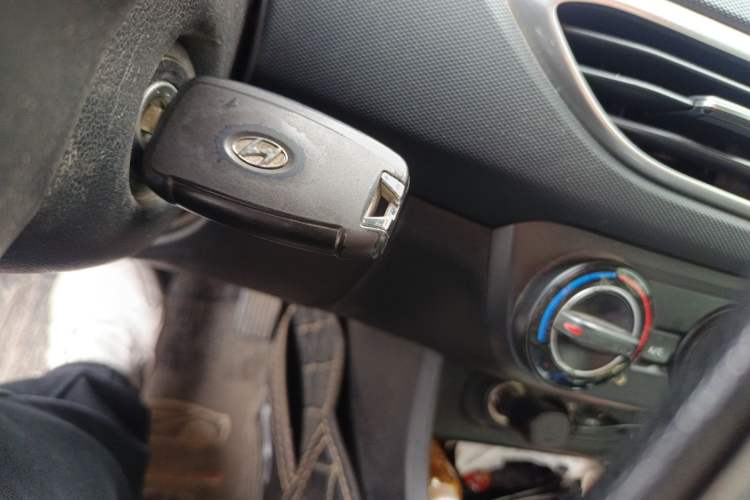 Used Hyundai Celesta 2017 1.6L Automatic Enjoyment Version GLS Vehicle Key