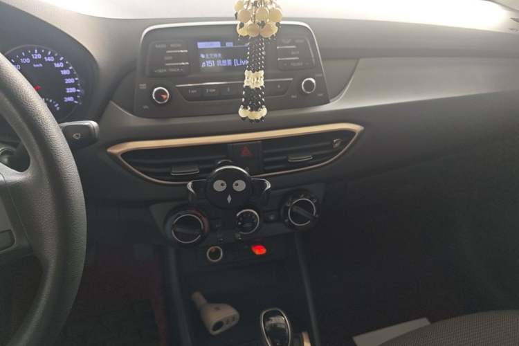 Used Hyundai Celesta 2018 1.6L Automatic GL Enjoyment Edition China VI compliant Audio And AC Panel
