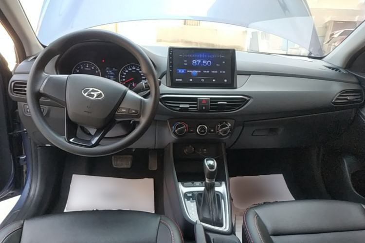 Used Hyundai Celesta 2018 1.6L Automatic GL Enjoyment Edition China VI compliant Center Console