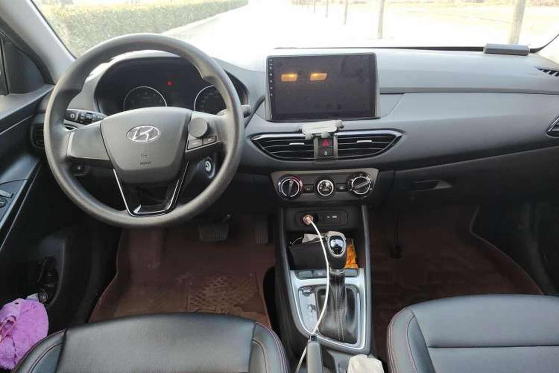 Used Hyundai Celesta 2018 1.6L Automatic GL Enjoyment Edition China VI compliant Center Console
