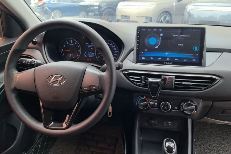 Used Hyundai Celesta 2018 1.6L Automatic GL Enjoyment Edition China VI compliant Center Console