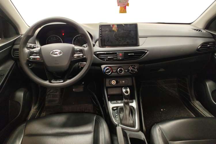 Used Hyundai Celesta 2018 1.6L Automatic GL Enjoyment Edition China VI compliant Center Console