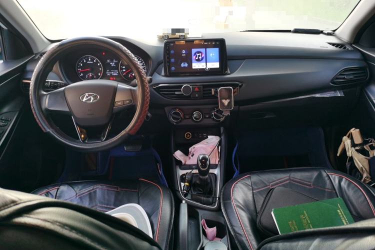 Used Hyundai Celesta 2018 1.6L Automatic GL Enjoyment Edition China VI compliant Center Console