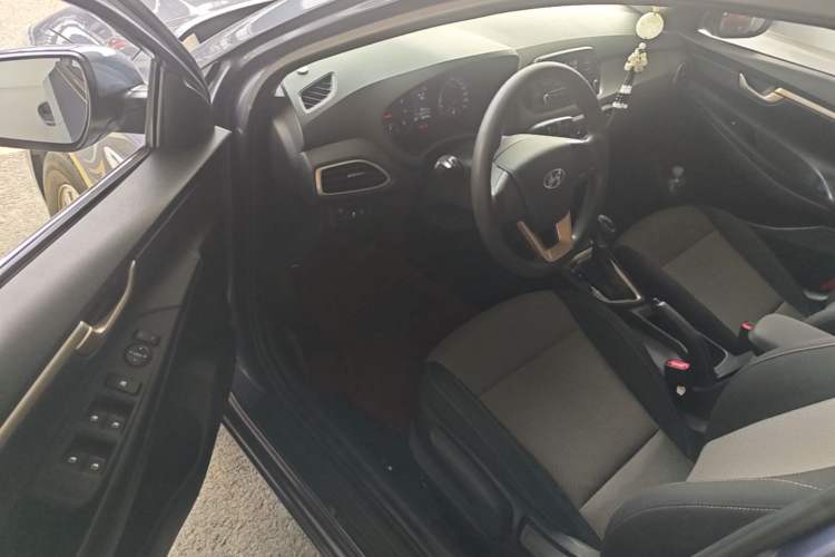 Used Hyundai Celesta 2018 1.6L Automatic GL Enjoyment Edition China VI compliant Driver Seat