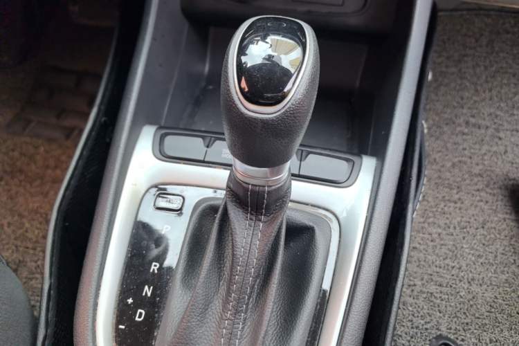 Used Hyundai Celesta 2018 1.6L Automatic GL Enjoyment Edition China VI compliant Gear Lever
