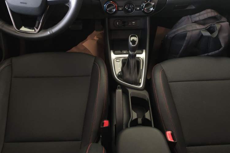 Used Hyundai Celesta 2018 1.6L Automatic GL Enjoyment Version China V Standard Gear Lever
