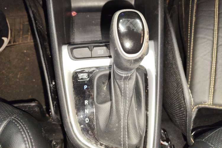 Used Hyundai Celesta 2018 1.6L Automatic GL Enjoyment Edition China VI compliant Gear Lever
