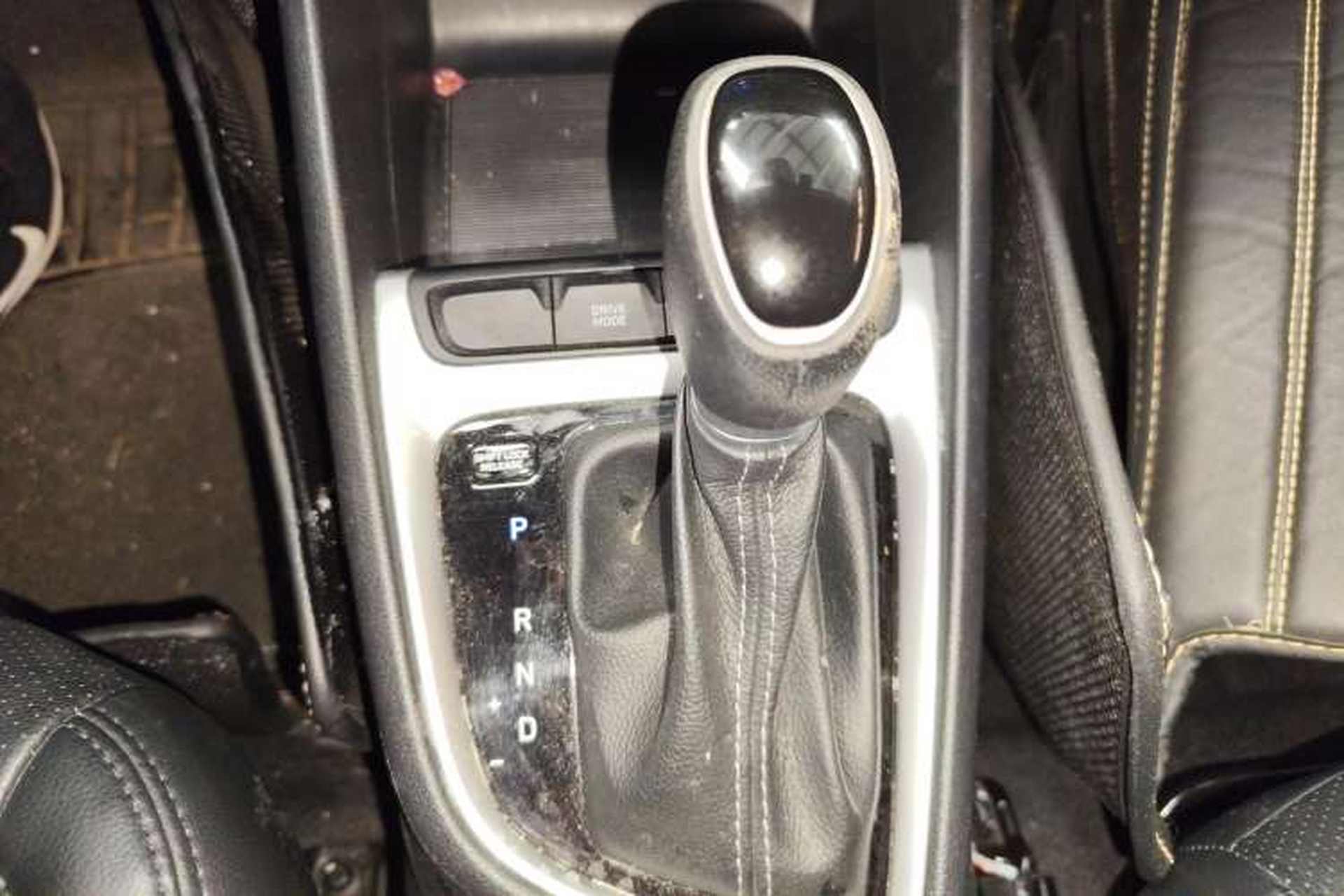 Used Hyundai Celesta 2018 1.6L Automatic GL Enjoyment Edition China VI compliant Gear Lever