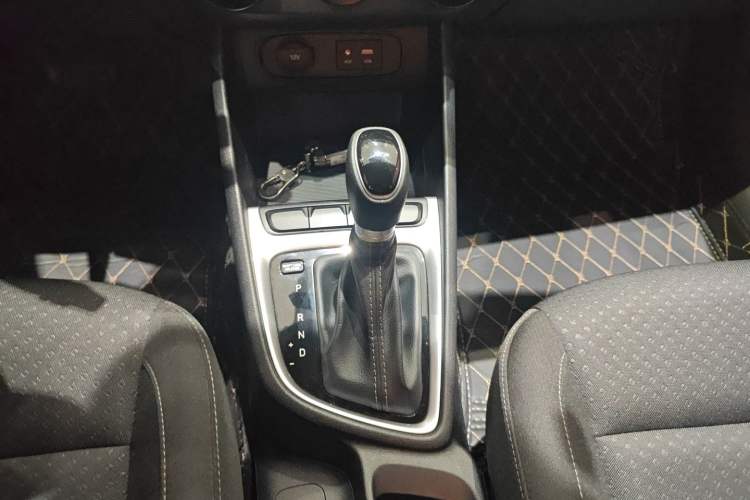 Used Hyundai Celesta 2018 1.6L Automatic GL Enjoyment Version China V Standard Gear Lever