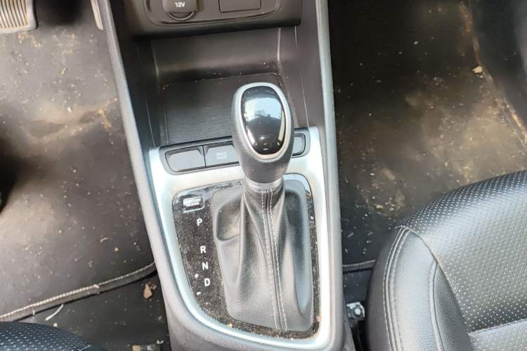 Used Hyundai Celesta 2018 1.6L Automatic GL Enjoyment Edition China VI compliant Gear Lever