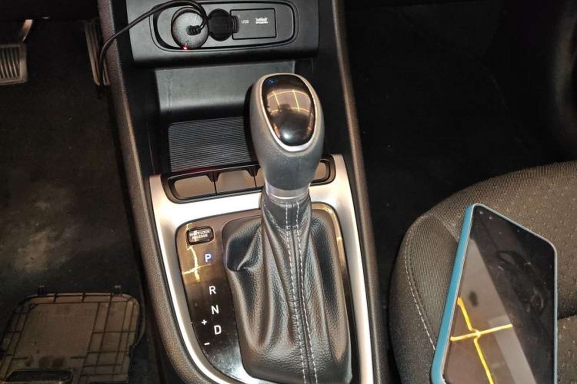 Used Hyundai Celesta 2018 1.6L Automatic GL Enjoyment Edition China VI compliant Gear Lever