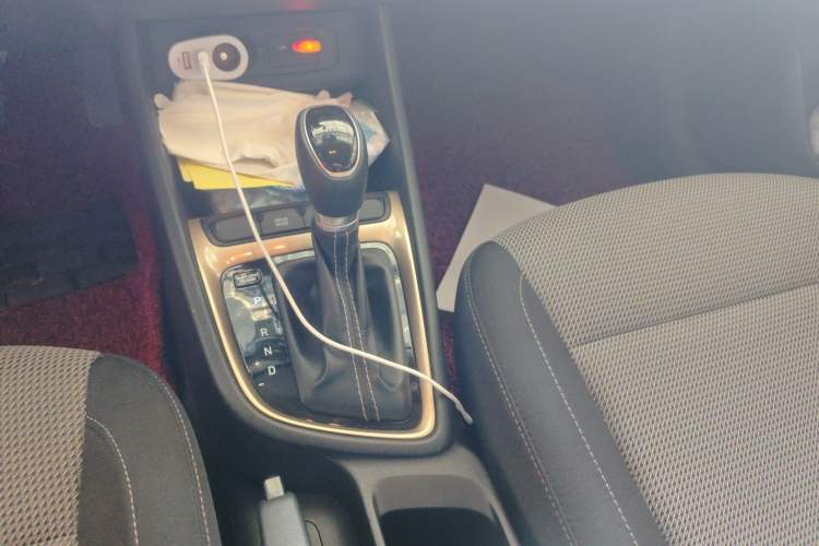 Used Hyundai Celesta 2018 1.6L Automatic GL Enjoyment Edition China VI compliant Gear Lever