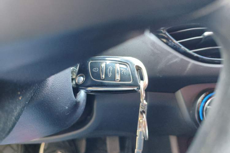 Used Hyundai Celesta 2018 1.6L Automatic GL Enjoyment Version China V Standard Interior 1