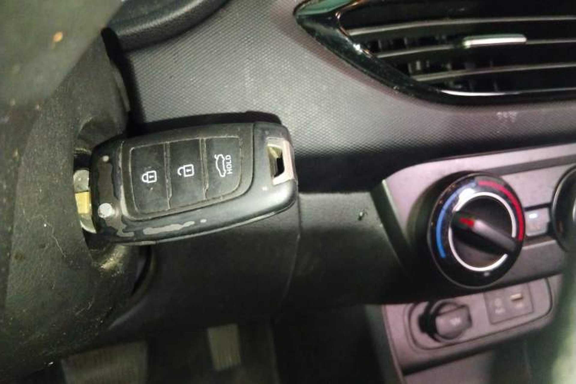 Used Hyundai Celesta 2018 1.6L Automatic GL Enjoyment Version China V Standard Interior 1
