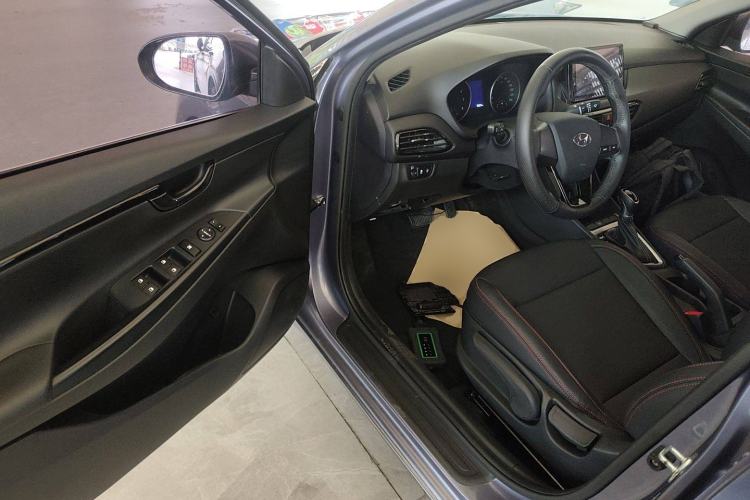 Used Hyundai Celesta 2018 1.6L Automatic GL Enjoyment Version China V Standard Interior 3
