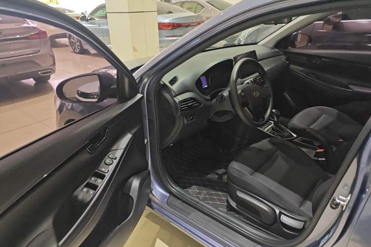 Used Hyundai Celesta 2018 1.6L Automatic GL Enjoyment Version China V Standard Interior 3