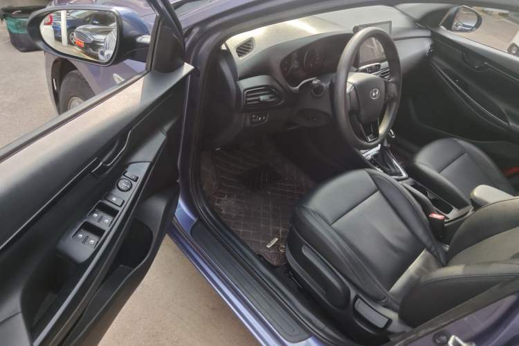 Used Hyundai Celesta 2018 1.6L Automatic GL Enjoyment Version China V Standard Interior 3