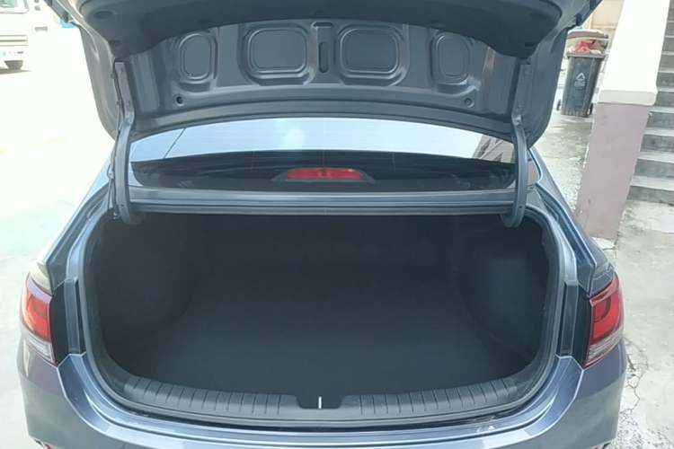 Used Hyundai Celesta 2018 1.6L Automatic GL Enjoyment Edition China VI compliant Trunk