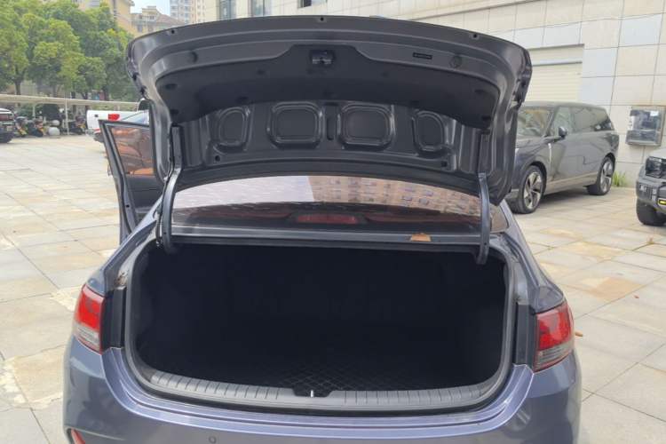 Used Hyundai Celesta 2018 1.6L Automatic GL Enjoyment Edition China VI compliant Trunk