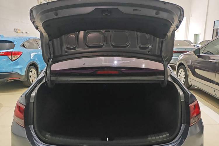 Used Hyundai Celesta 2018 1.6L Automatic GL Enjoyment Version China V Standard Trunk