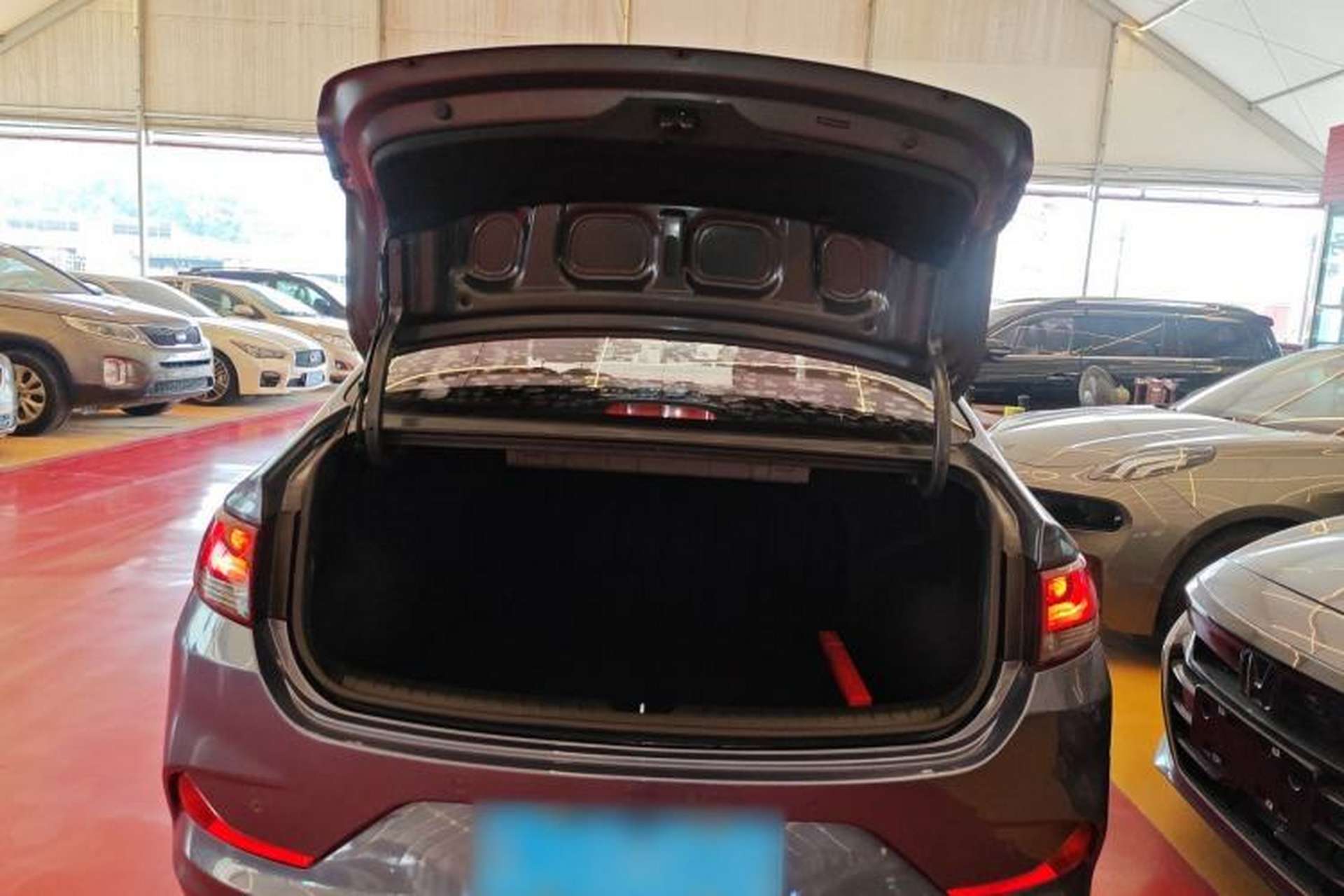 Used Hyundai Celesta 2018 1.6L Automatic GL Enjoyment Edition China VI compliant Trunk