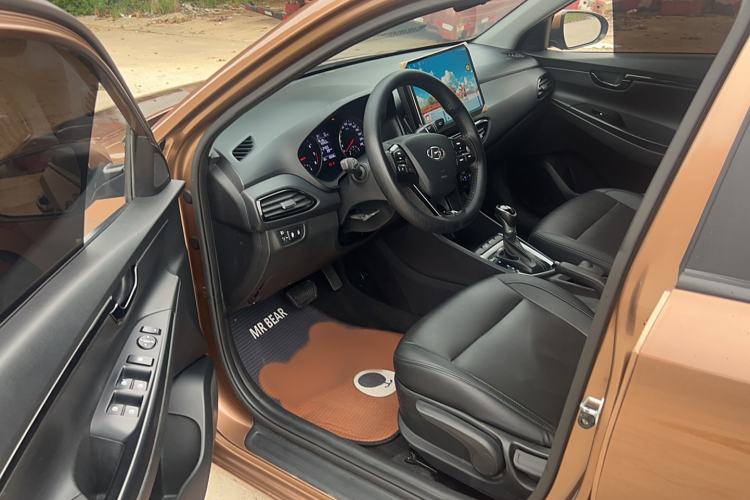 Used Hyundai Celesta 2018 1.6L Automatic GL Enjoyment Edition China VI compliant Interior 2